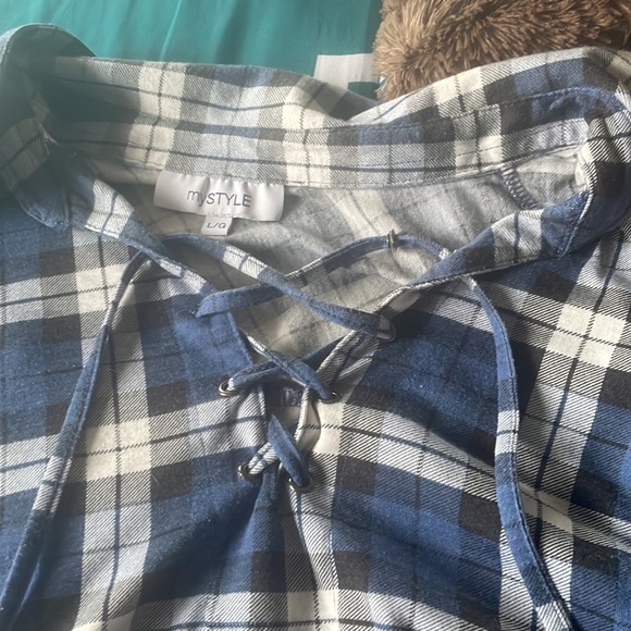 Mystyle blue flannel with lace at the top - Picture 2 of 3